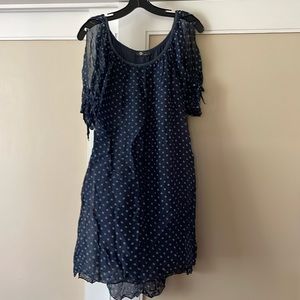 Simple Italian dress that works belted or as maternity